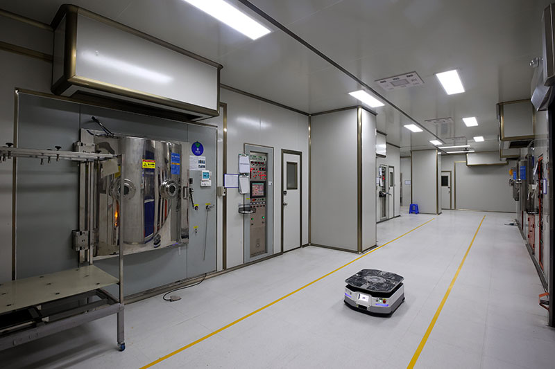 Vacuum coating workshop